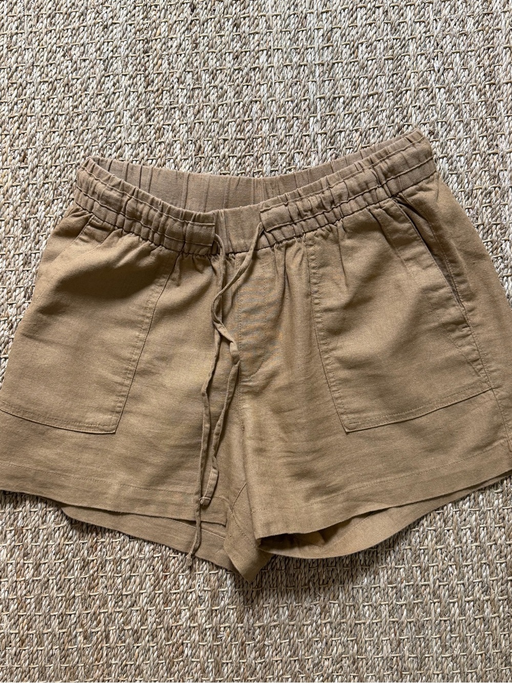Old Navy Linen-Blend Drawstring Shorts in Tan